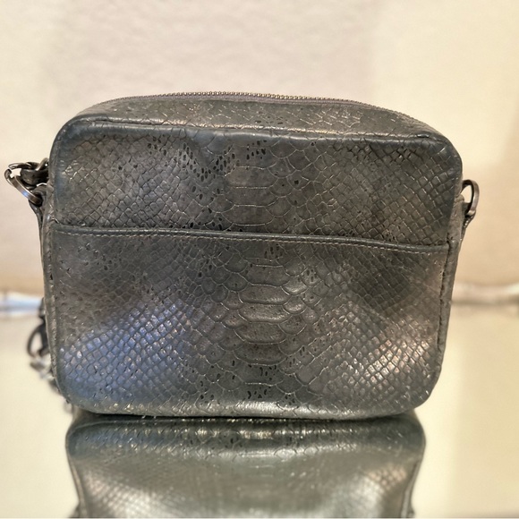 Kelly Wynne Mingle Mingle Metallic Crossbody - Picture 3 of 8